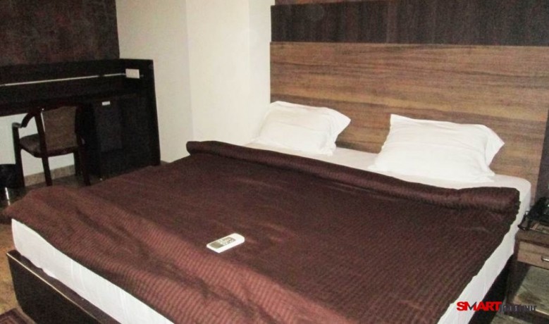 best-hotel-in-russel-chowk-jabalpur-top-3-star-hotels-in-jabalpur-hotel-mid-town-russel-chowk-jabalpur-big-6